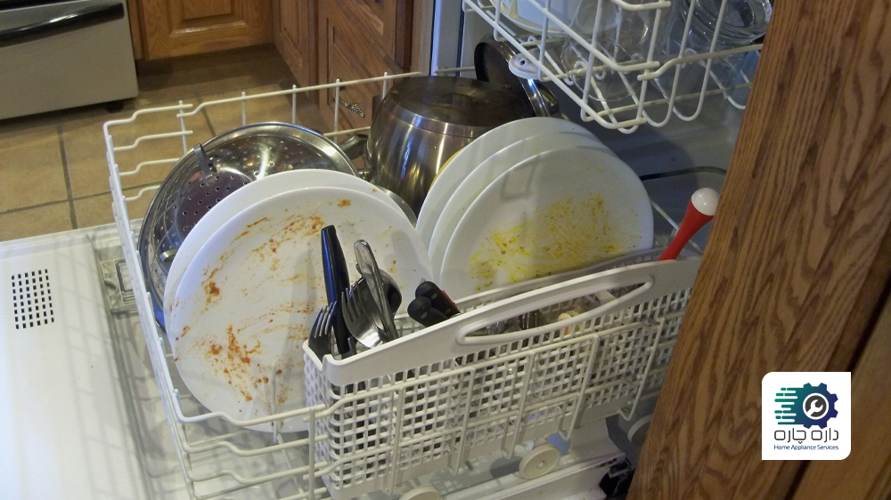 ظروف کثیف در ماشین ظرفشویی هات پوینت