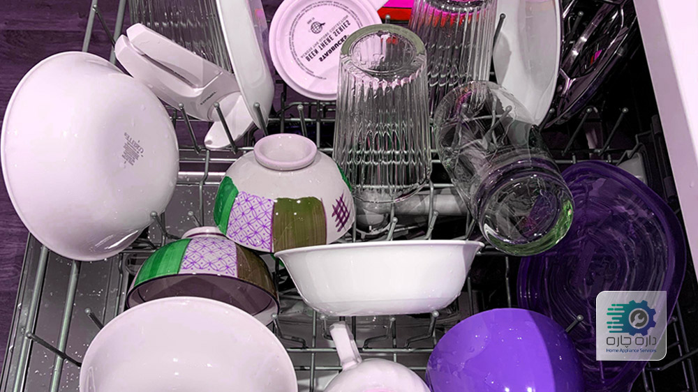 ظروف بصورت نادرست در ماشین ظرفشویی ال جی چیده شده اند.
