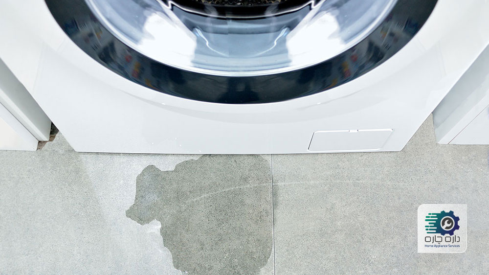 ماشین لباسشویی بکو که از پایین آن آب نشت کرده