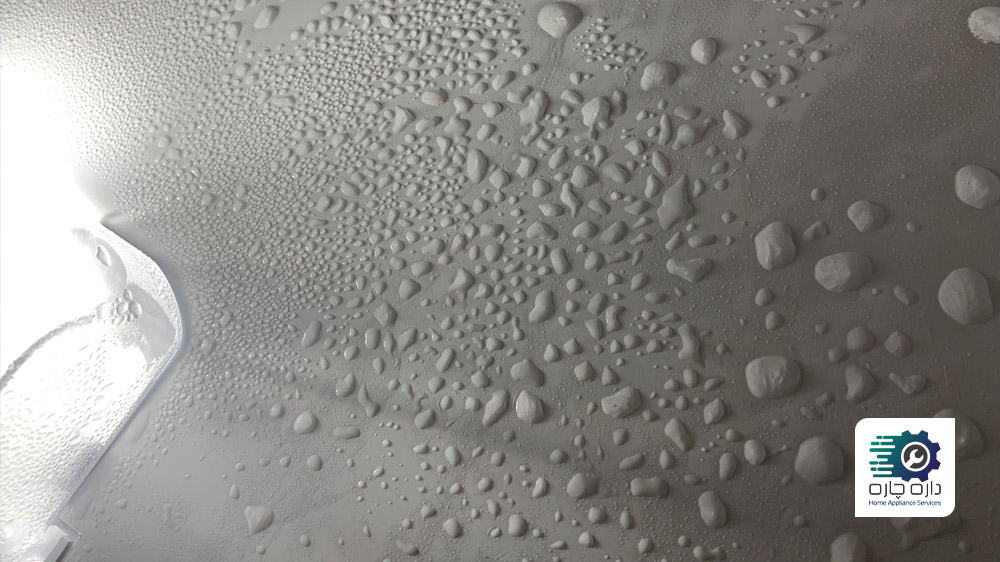 قطرات آب روی دیواره پشتی یخچال فریزر آریستون وجود دارند