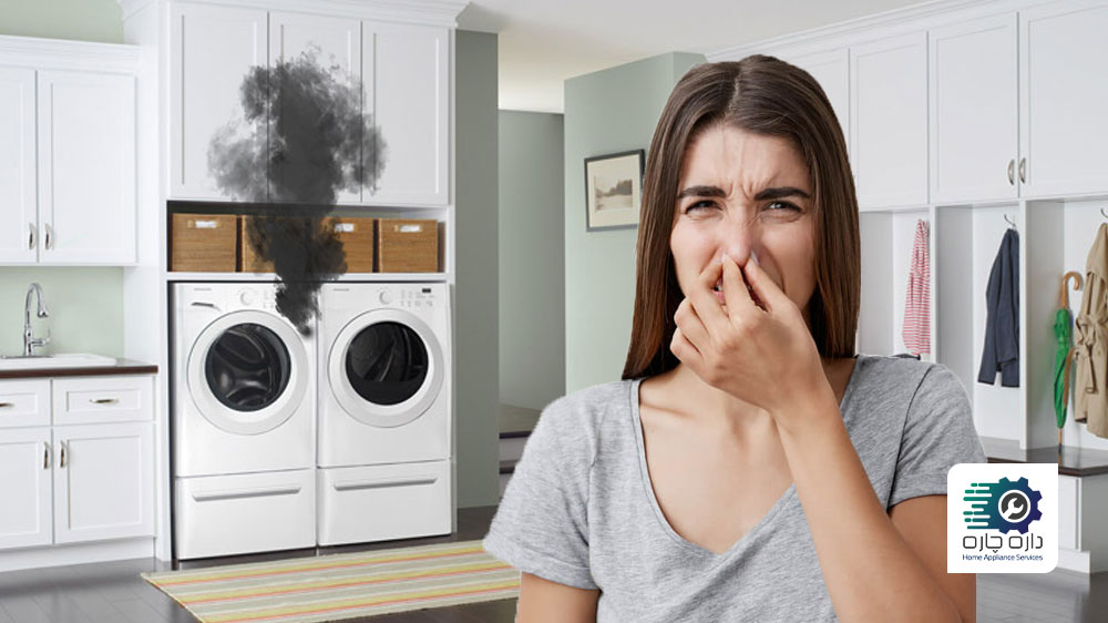 یک خانم که از ماشین لباسشویی فریجیدر احساس بوی سوختگی می کند و بینی خود را گرفته