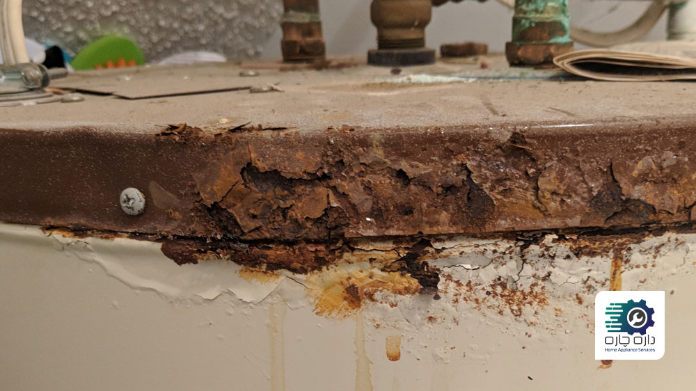 آب گرمکن زنگ زده است