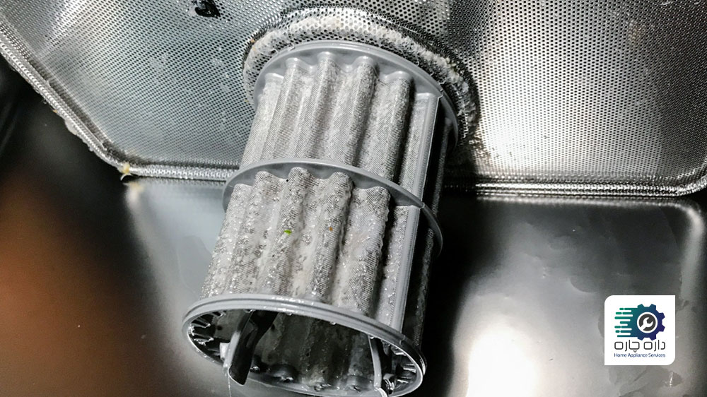فیلتر کف ماشین ظرفشویی سامسونگ کثیف است