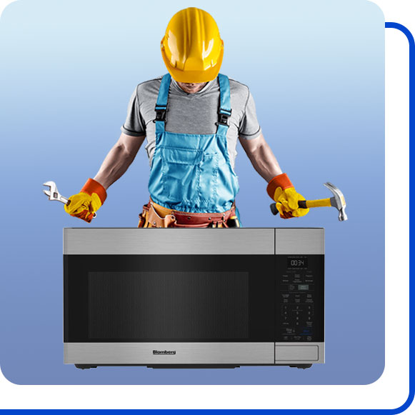 repairing-blomberg-microwave تعمیرکار در کنار مایکروفر بلومبرگ ایستاده است