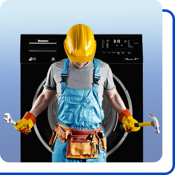 repairing-blomberg-washing-machine تعمیرکار در کنار ماشین لباسشویی بلومبرگ ایستاده است