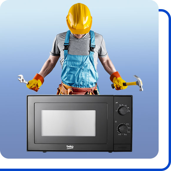 repairing-beko-microwave تعمیرکار در کنار مایکروفر بکو ایستاده است
