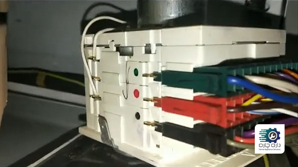 کانکتورهای سبز، قرمز و مشکی تایمر ماشین لباسشویی